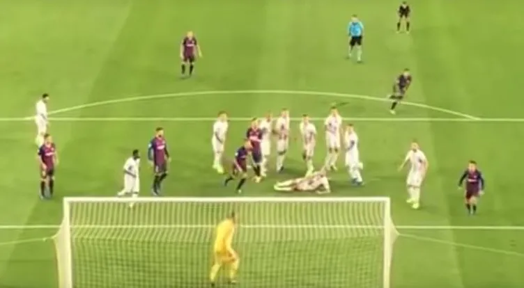 Barcelona - Inter maçında Brozovic’ten ilginç müdahale