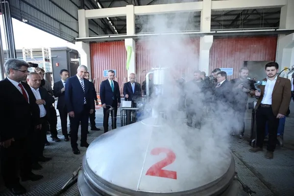 bakan-kirisciden-distilasyon-tesisine-tam-not-1667405568966.jpeg