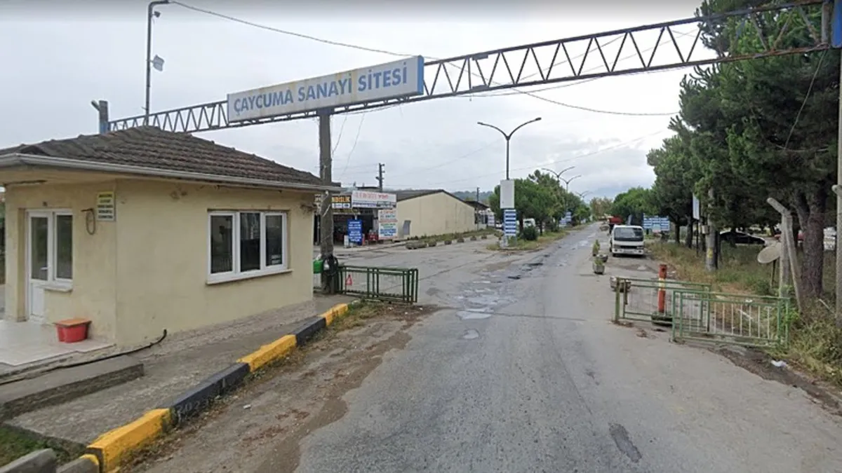 Oto yıkamacıda sıra kavgasında kan aktı: 1ağır yaralı! Oto yıkamacıda sıra kavgasında kan aktı: 1ağır yaralı!