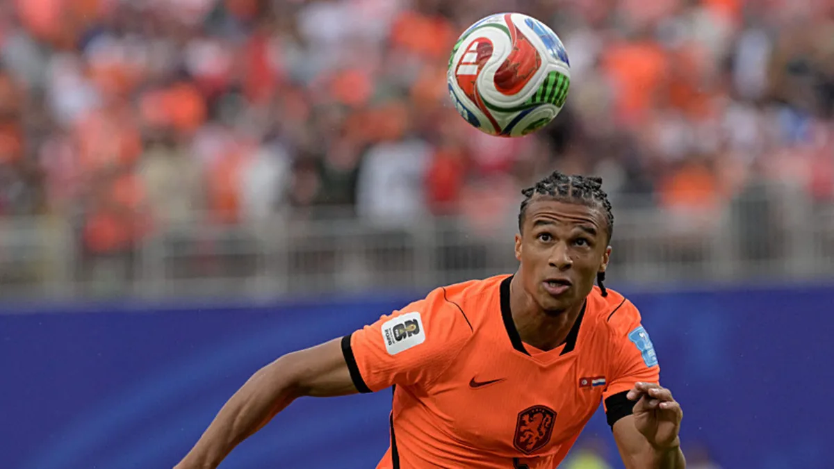 Fenerbahçe'nin yeni transferi Nathan Ake, Avusturya kampında antrenman yapıyor.