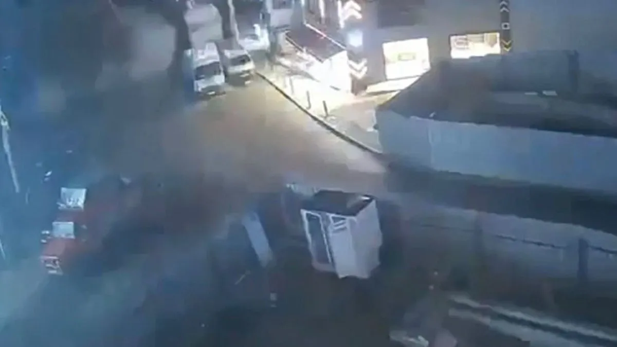 Gebze’deki binanın yıkılma anı kamerada Gebze’deki binanın yıkılma anı kamerada