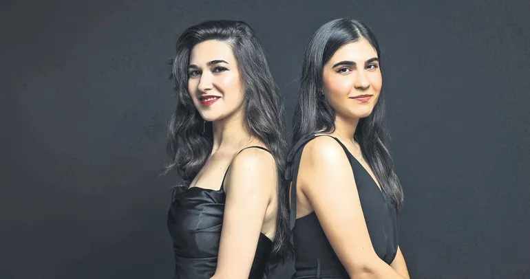 Türkülerle aryaları aynı sahnede buluşturuyorlar
