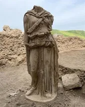 2 metrelik Athena heykeli bulundu