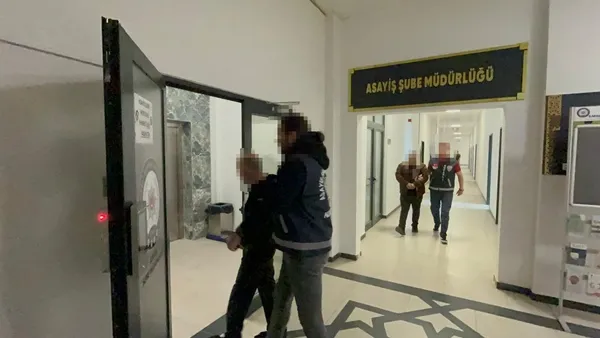 kocaelide-balkondan-girdikleri-evden-yaklasik-400-bin-tl-degerinde-para-ve-ziynet-esyasi-calan-hirsizlik-suphe-1779563796702.jpg