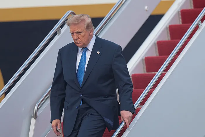 1788184229145.jpg Lark Adası’na saldırı sonrası Trump’tan ilk açıklama: İran resmen çökmüş bir ulus! ‘Onları sert vuracağız’