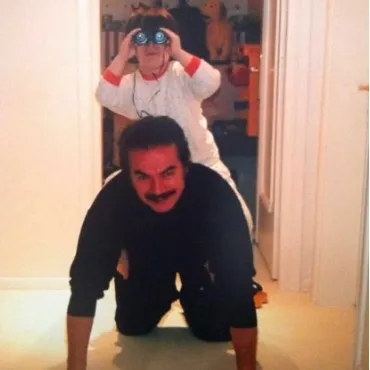 Orhan Gencebay’ın torunu Efe yıllar sonra ortaya çıktı! Jönlere taş çıkartıyor: Yeni bir yıldız mı doğuyor?