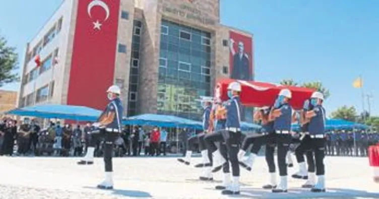 Gazi polise tören ile veda edildi