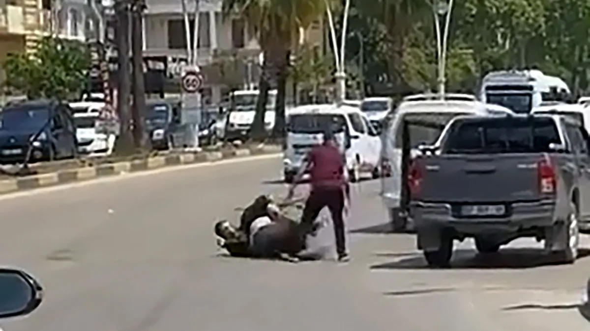 Adana'da enişte ve kayınbiraderlerin karıştığı sopalı kavga sonrası adliye önü