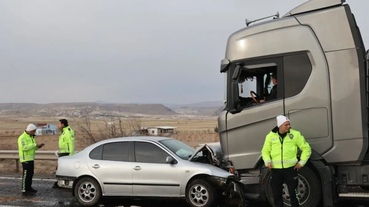 Nevşehir’de feci kaza! Otomobil ile tır kafa kafaya çarpıştı: Ölü ve yaralılar var