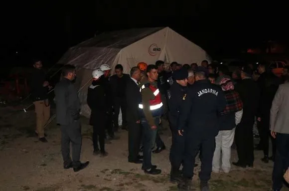 Bu görüntüler deprem ile beşik gibi sallanan Denizli'den