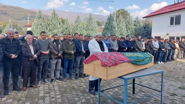 son-dakika-butun-il-ona-agladi-sakaryadaki-patpat-faciasinda-hayatini-kaybeden-2-yasindaki-esleme-gozyaslari-i-1762605570484.jpg SON DAKİKA... Bütün il ona ağladı! Sakarya'daki patpat faciasında hayatını kaybeden 2 yaşındaki Eslem'e gözyaşları ile veda!