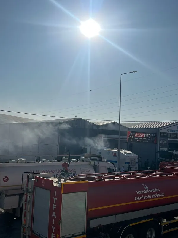 sanliurfada-is-yerinde-yangin-itfaiye-ve-tomalar-mudahale-etti-1750691322534.jpg