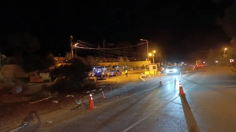 Antalya’da yürekleri ağza getiren kaza: Kamyon yol kontrol noktasına daldı!