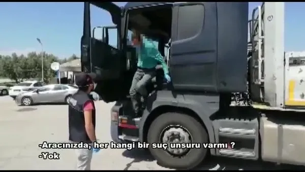 Osmaniye'de yük taşımak için izin alan TIR şoförü zehir sevkiyatı yaparken böyle yakalandı |  Video