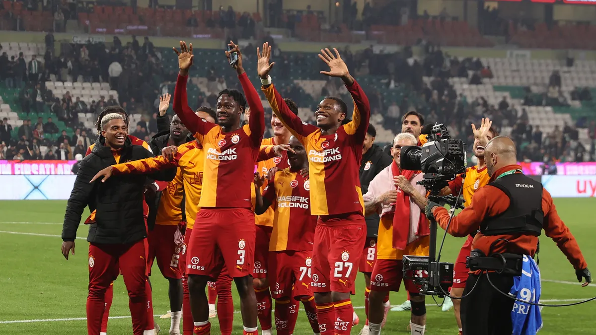 Galatasaray'da El Chadaille Bitshiabu ilk maçına çıktı!