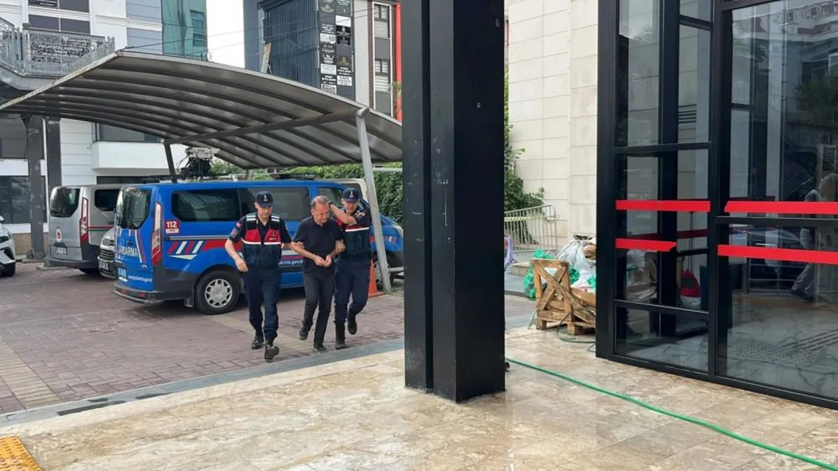 Alanya'da vahşet! Eşini ve kayınvalidesini bıçaklayıp canlı yayında intihara kalkışan cani tutuklandı!
