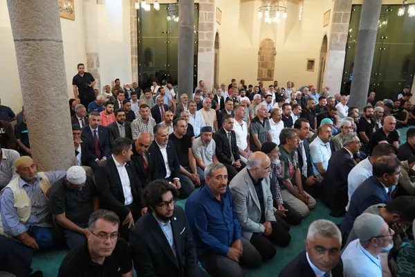 erzurumun-ayasofyasi-tarihi-fetih-camisi-restorasyon-sonrasi-yeniden-ibadete-acildi-1784898314377.jpg