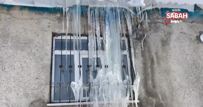 Ağrı’da dev buz sarkıtları oluştu | Video