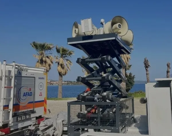 egedeki-sismik-hareketlilige-karsi-mobil-siren-sistemi-datcaya-kuruldu-1739132038107.jpg