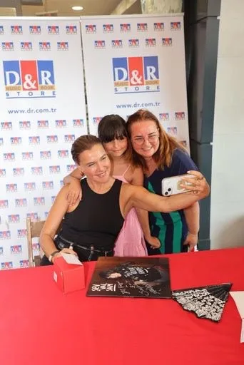 sevval-sam-dr-turnesinde-urlalilara-da-rocki-sevdirdi-1720972747256.jpeg