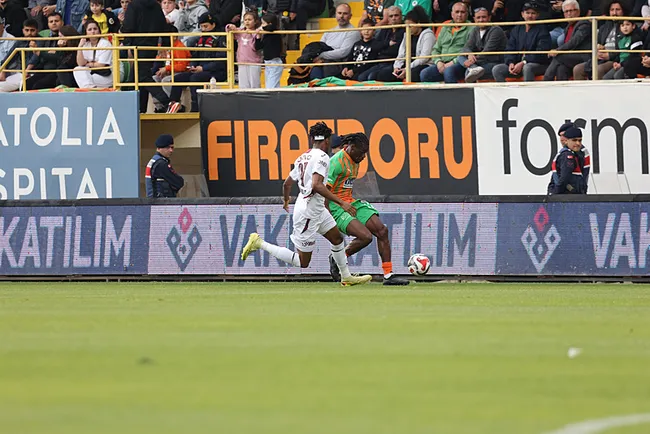 son-dakika-trabzonspora-alanyaspor-celmesi-firtina-6-mac-sonra-puan-kaybetti-1775924091569.jpeg