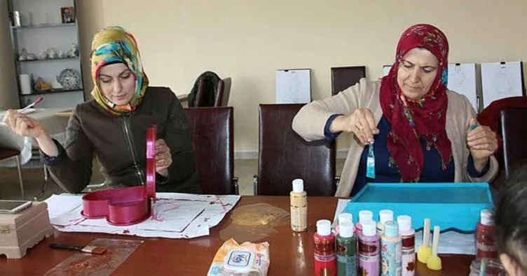 Siirt’te kadınlara yönelik ahşap boyama kursu açıldı