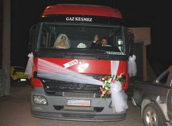 Gelin arabalarındaki enteresan yazılar