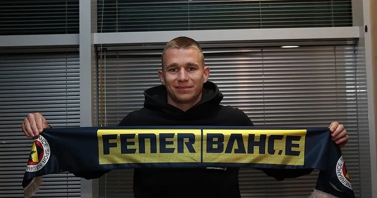 Son dakika haberleri! Fenerbahçe’nin yeni transferi Atilla Szalai İstanbul’da böyle poz verdi!