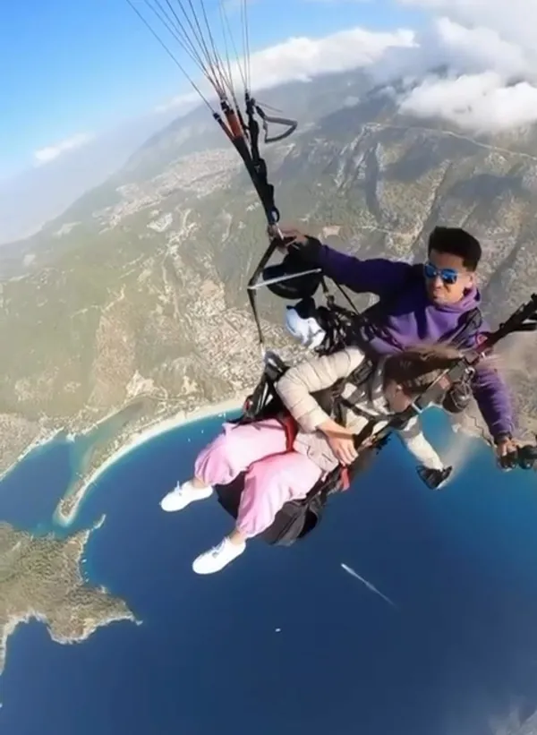 olen-annesinin-kullerini-yamac-parasutunden-oludenize-serpti-1765981152634.jpg