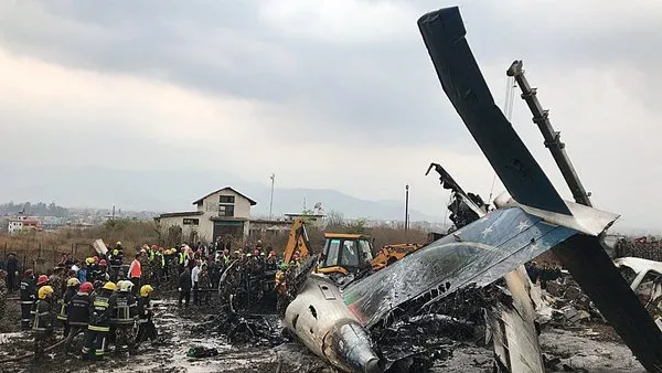 Nepal'de yolcu uçağı düştü