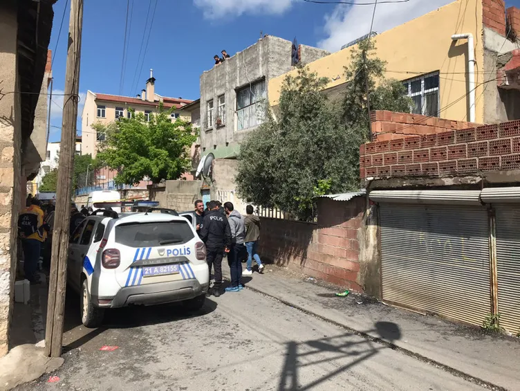 Gözü dönmüş kocadan çifte cinayet: Karısını eşarpla boğdu kuzenini bıçakladı!