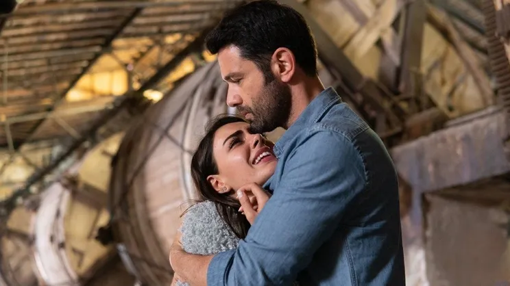 Kimse Bilmez 19. Bölüm tamamı tek parça kesintisiz hemen izle! (27 Ekim 2019 Pazar) O sırrı sevdiği adama açıyor...