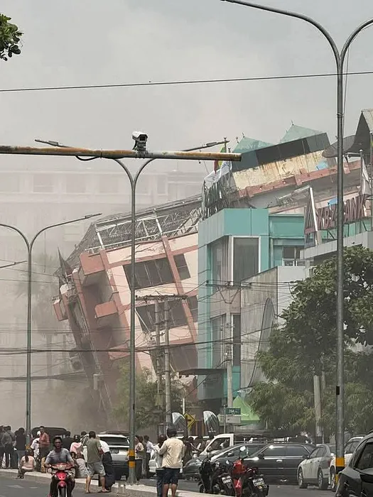 Myanmar deprem felaketinde ölü sayısı yükseliyor! Binalarda büyük hasar: Binlerce kişi yerinden olacak!