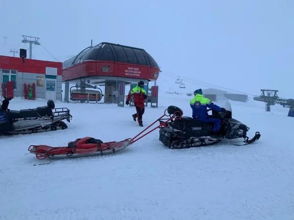 son-dakika-erciyes-kayak-merkezinde-cig-dustu-bir-turist-hayatini-kaybetti-1642347968753.jpg