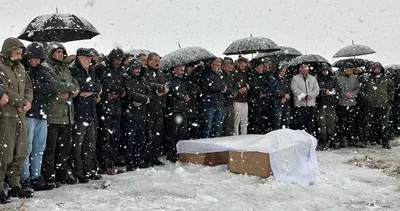 Aynı aileden 3 kişi yan yana toprağa verildi #hakkari