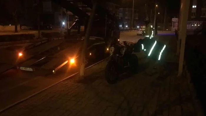 Edirne’de otomobille çarpışan motosiklet sürücüsü yaralandı