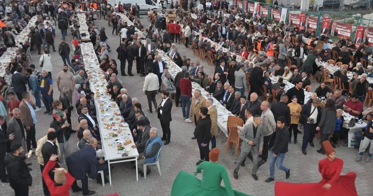 Tarsus’ta Cumhur İttifakı’nın iftar yemeğinde gövde gösterisi