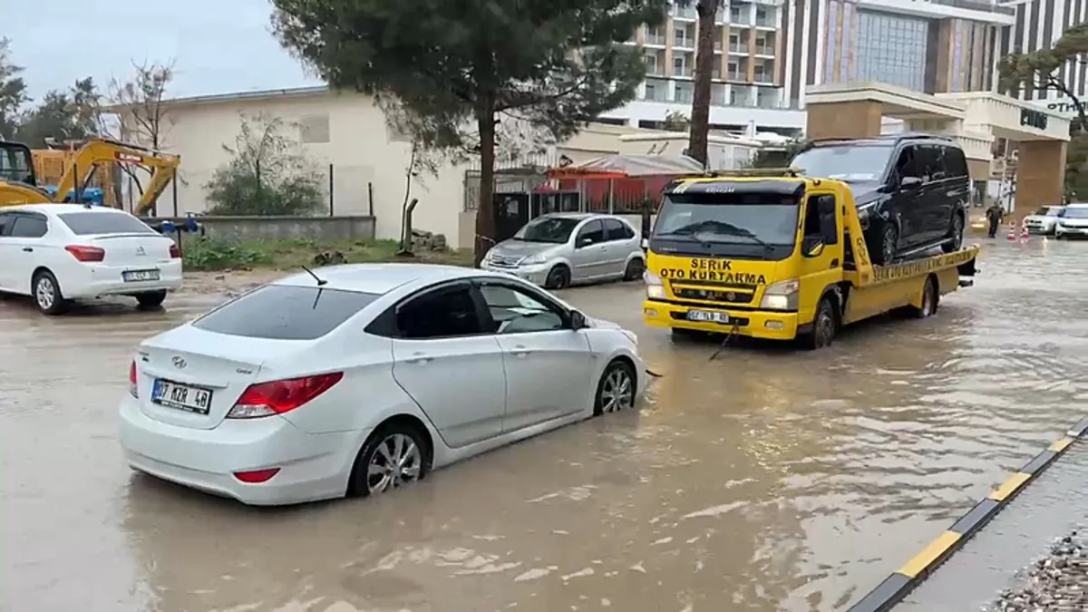 Antalya’ya sel uyarısı: 5 ilçede eğitim tatil edildi! Antalya’ya sel uyarısı: 5 ilçede eğitim tatil edildi!