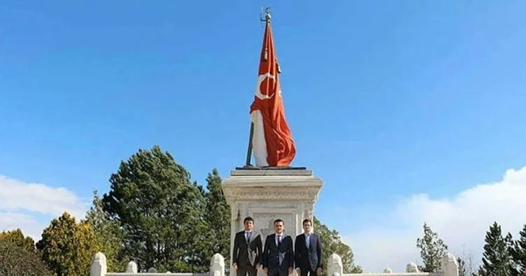 Kaymakamlar, Şehit Sancaktar Mehmetçik Anıtı’nı ziyaret etti