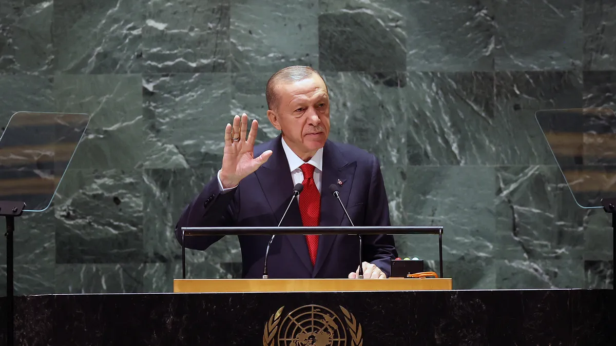 Başkan Erdoğan'ın dünya barışı ve adalet mesajları Times Meydanı'ndaki dev ekranlarda yer aldı