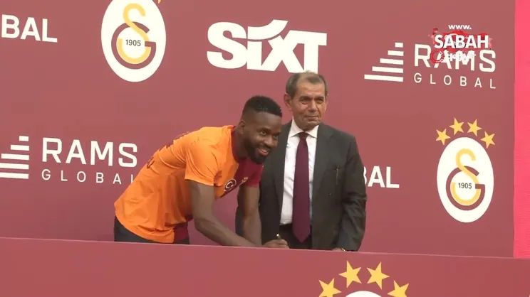 Galatasaray, yeni transferlerine taraftara açık imza töreni düzenledi | Video