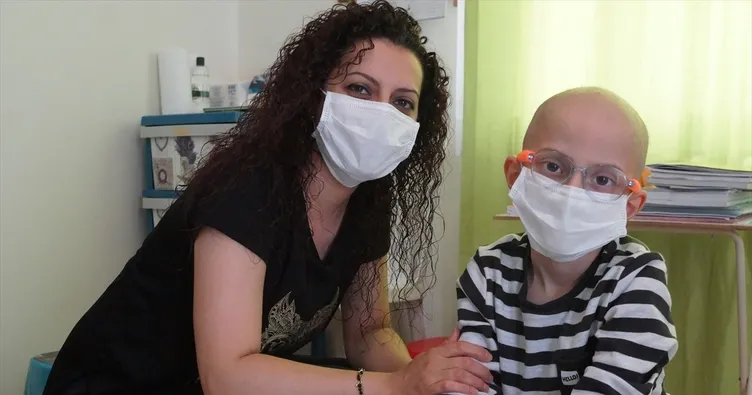 Kanseri yenen Mert Ali yürümeye baslad