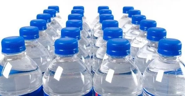 Pet şişeden yaptığı şeyle çok şaşırttı!