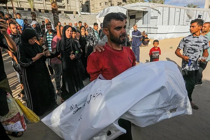 Gazze’de sığınma merkezleri vuruldu: 61 ölü