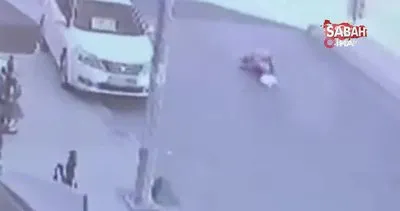 Yolun karşısına geçmeye çalışan kadına çarptı, arkasına bile bakmadan böyle kaçtı | Video