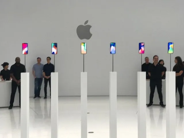 Yüz tanıyan iPhone X sahnede