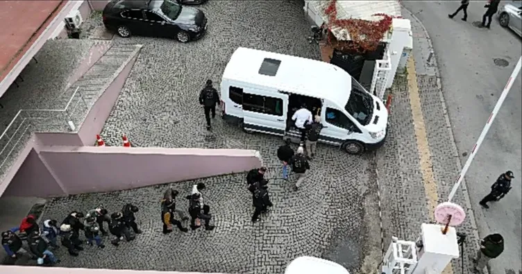 İzmir’deki DEAŞ operasyonunda 40 şüpheli gözaltına alındı! Bıçak, balta, orak…