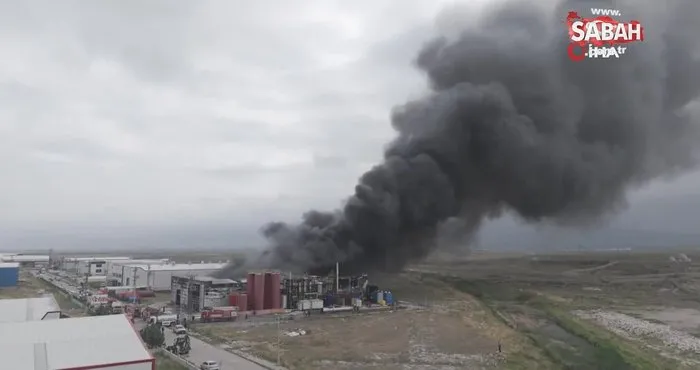 Atık yağ geri dönüşüm fabrikası alev alev yandı | Video