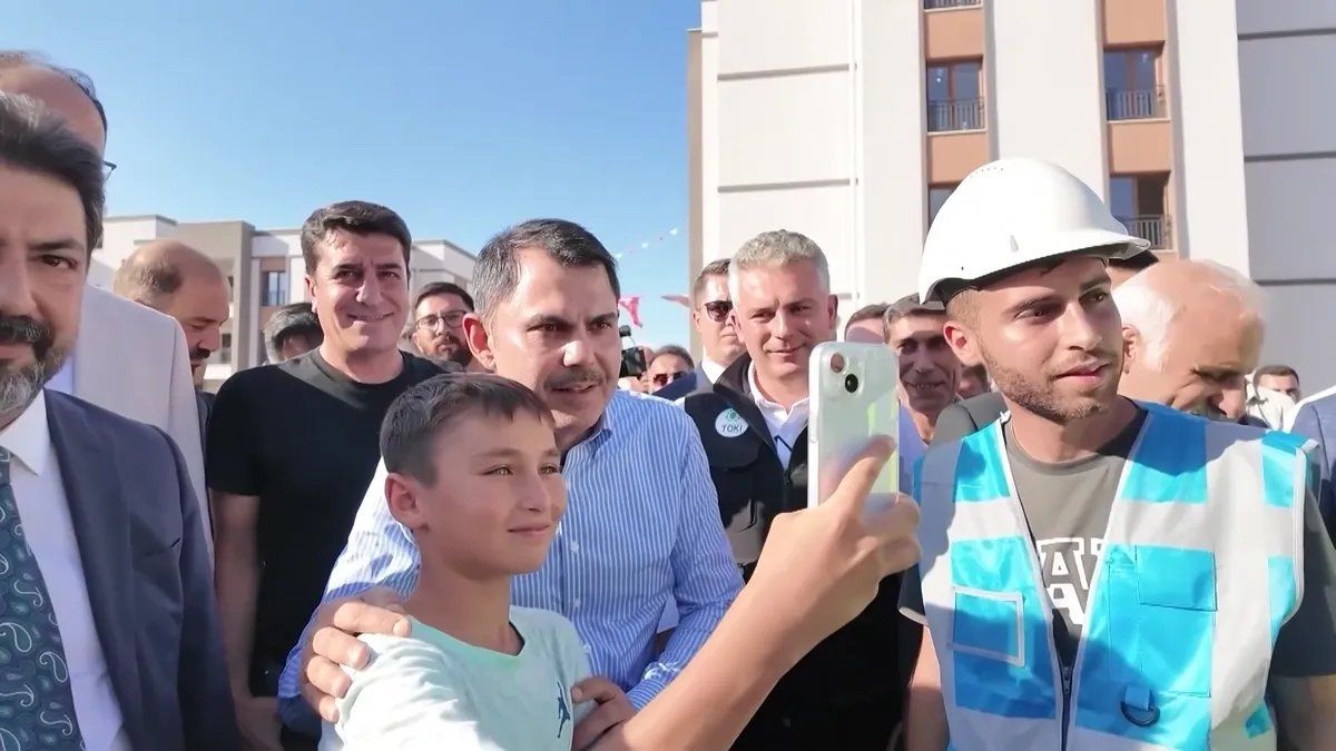 Asrın inşası Türkiye’nin başarısı: 455 bin konut tamam | Video videosunu izle Asrın inşası Türkiye’nin başarısı: 455 bin konut tamam | Video videosunu izle