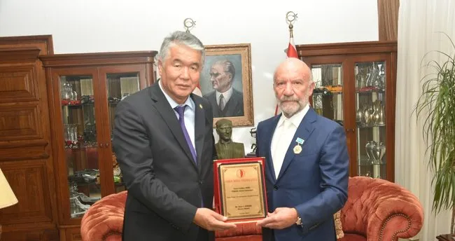 'TÜRKSOY Onur Nişanı Altın Madalyası' ile onurlandırıldı